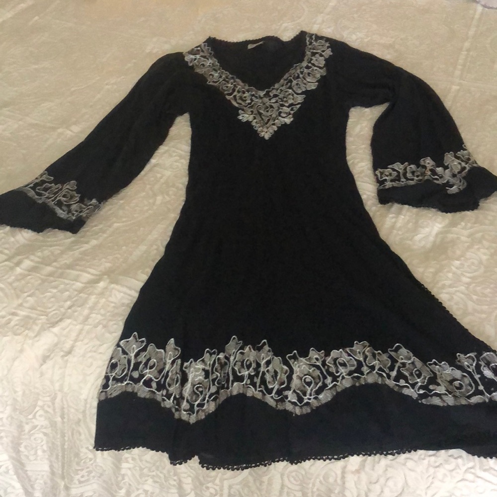 Cover up or tunic with v-neck & flowy sleeves